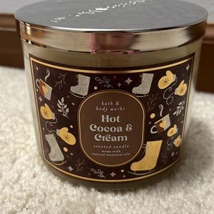 Bath & Body Works Candle - Never Used - Hot Cocoa & Cream Scent